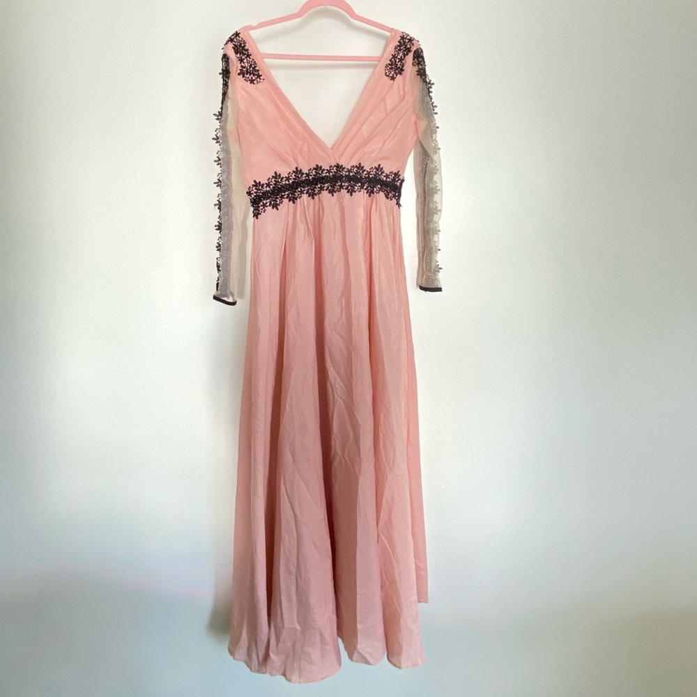 Vintage Elegant Pink Evening Gown with Black Lace